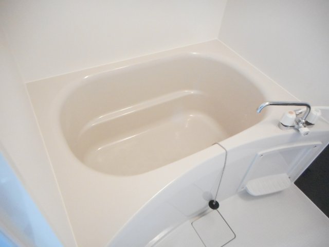 バス・シャワールーム　コンパクトで使いやすいお風呂です