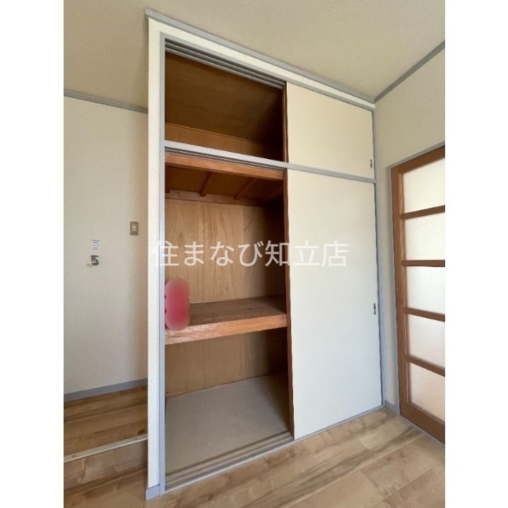 収納　別室同型写真／清掃前