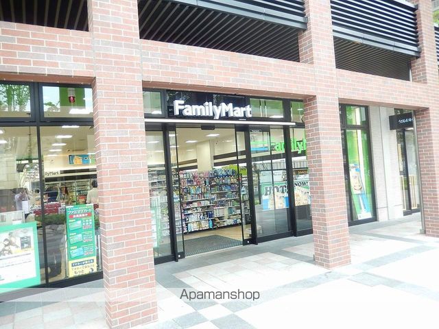 コンビニ　ファミリーマート（コンビニ）まで326m