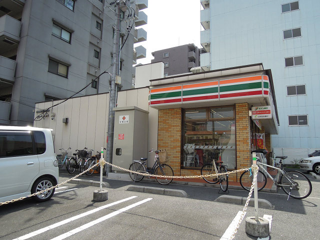 コンビニ　セブンイレブン（コンビニ）まで597m