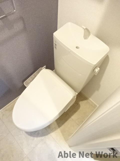 トイレ　温水洗浄暖房便座付き