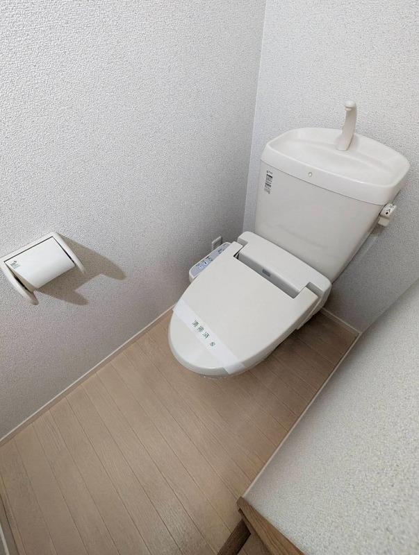 ＪＲ京浜東北線 蕨駅 徒歩15分 2階建 築14年のトイレ写真