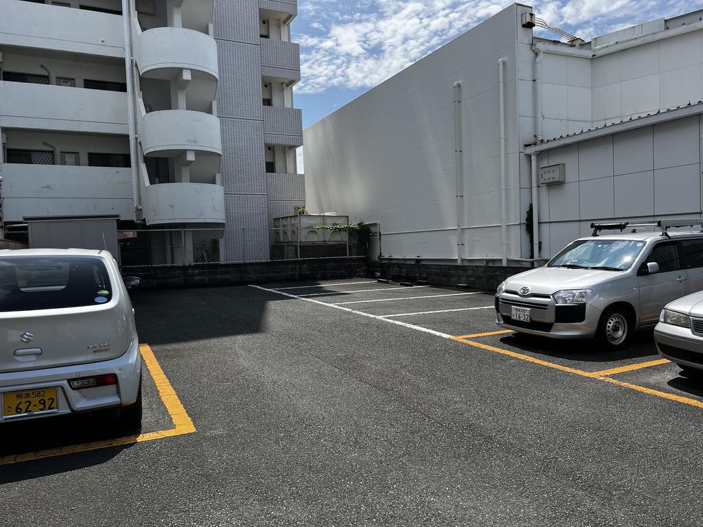 【はらの７県庁東ビルの駐車場】