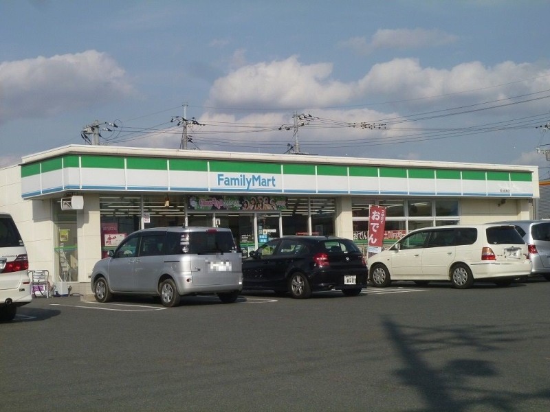 コンビニ　ファミリーマート　庭瀬店（コンビニ）まで819m