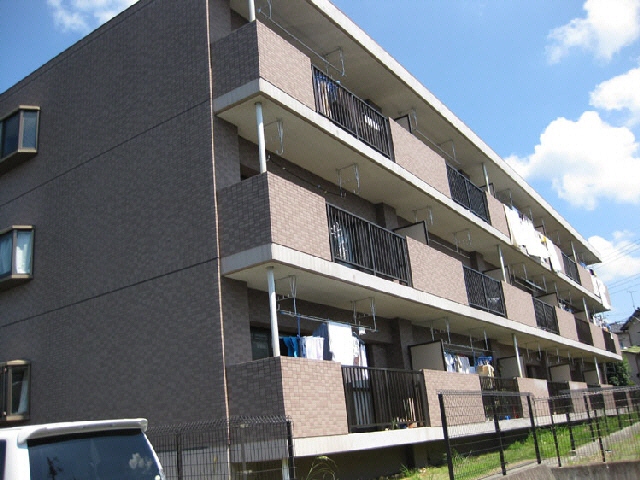 【三島市壱町田のマンションの建物外観】