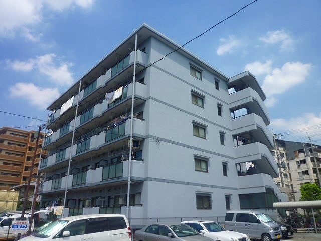 東大阪市吉田下島のマンションの建物外観