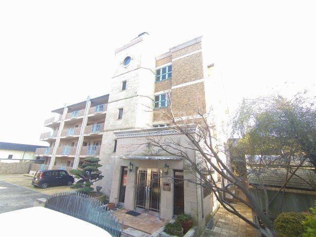 大垣市鶴見町のマンションの建物外観
