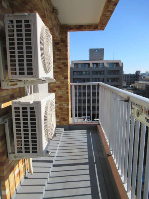 バルコニー　★南向き・洋室２室とも明るいバルコニーに面しています