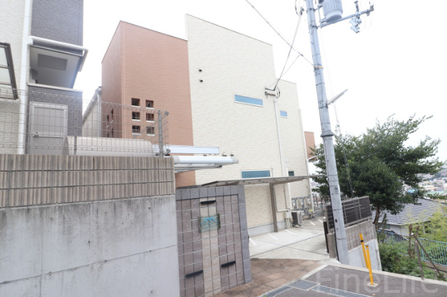 神戸市垂水区王居殿のアパートの建物外観
