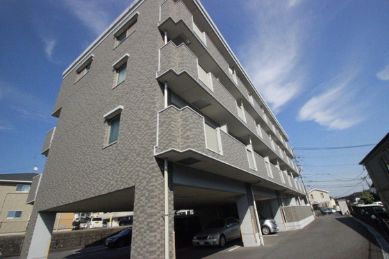 広島市安佐南区安東のマンションの建物外観