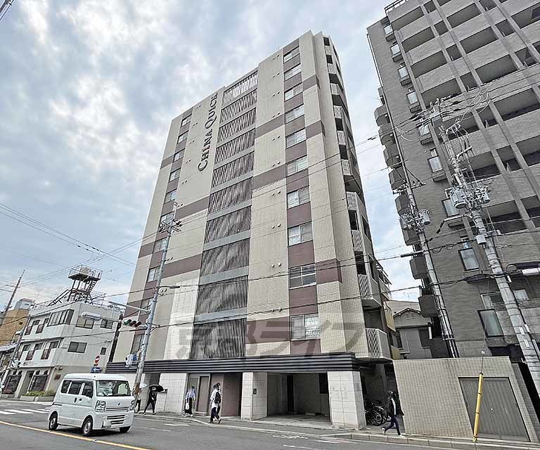 京都市上京区中小川町のマンションの建物外観