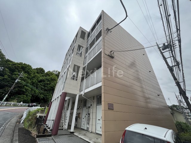 多摩市桜ヶ丘のマンションの建物外観