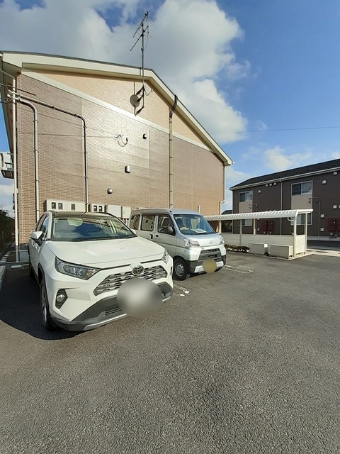 【出雲市浜町のアパートの駐車場】