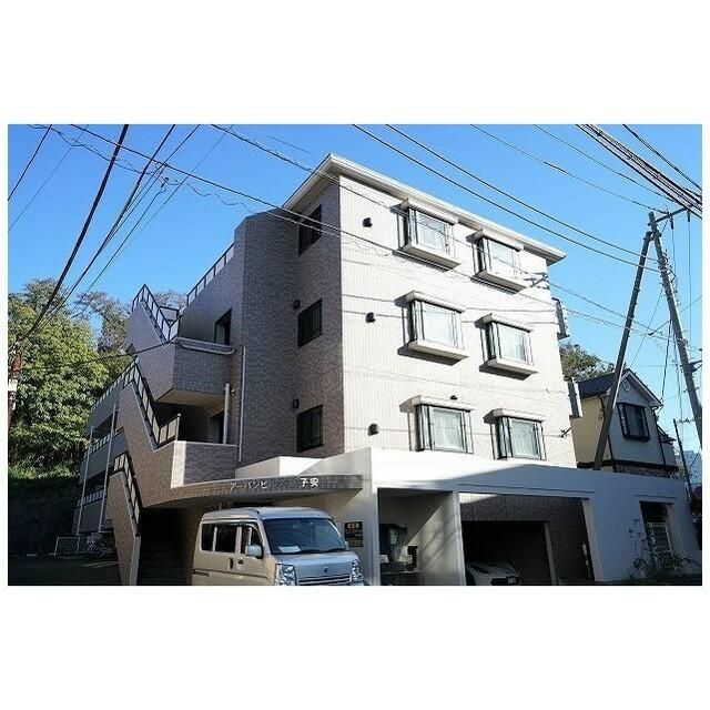 【横浜市神奈川区新子安のマンションの建物外観】