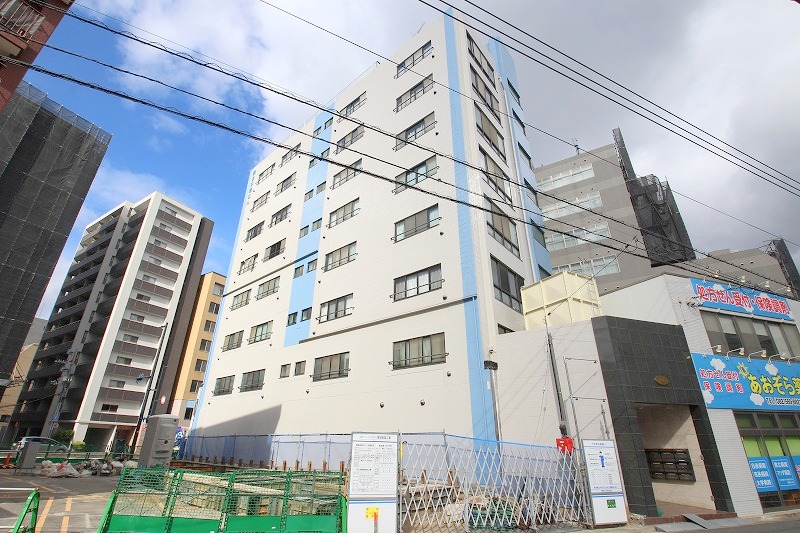 【広島市中区千田町のマンションの建物外観】