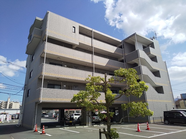 松山市来住町のマンションの建物外観