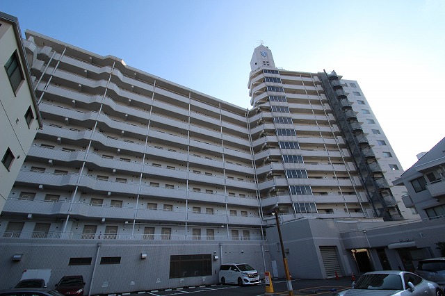 【広島市中区西白島町のマンションの建物外観】