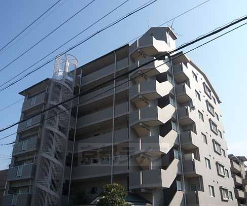 京田辺市田辺中央のマンションの建物外観