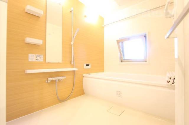 バス・シャワールーム　追い焚き・浴室乾燥機能付きです。