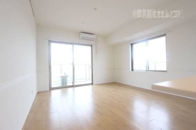 居室・リビング　床暖房付が設備として備わります。