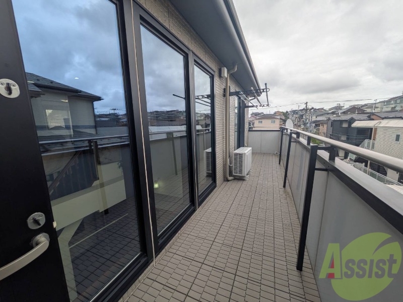 バルコニー　バルコニーも広さがあって洗濯物も干しやすい。