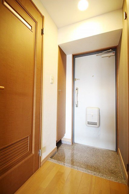 玄関　同物件別部屋