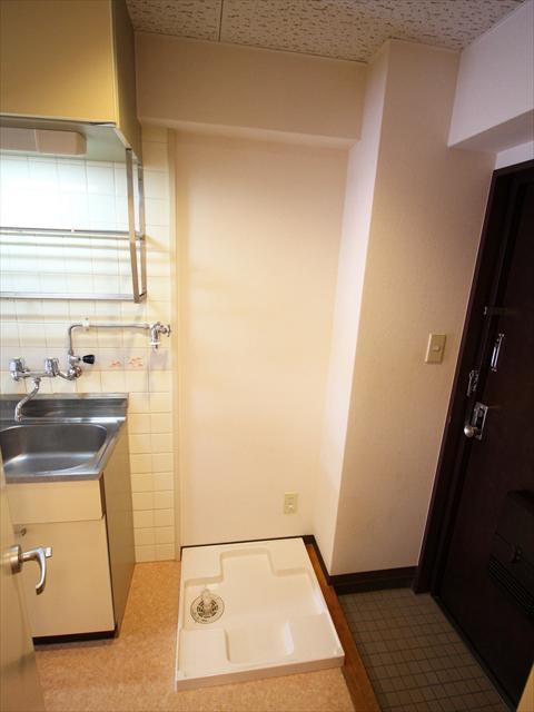 その他設備　松山市此花町　フラワーコーポ此ノ花　室内洗濯機置場