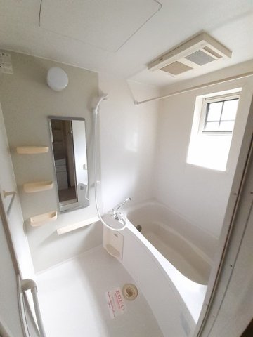 バス・シャワールーム　落ち着いた空間のお風呂です