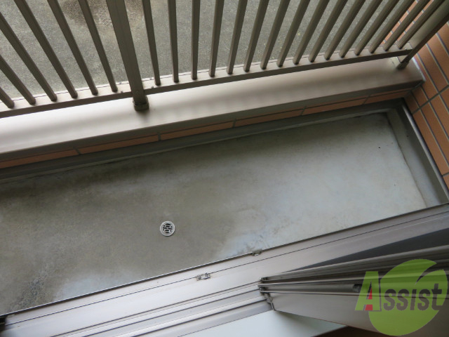 バルコニー　少し小さくても洗濯物はちゃんと外に干せますよ。