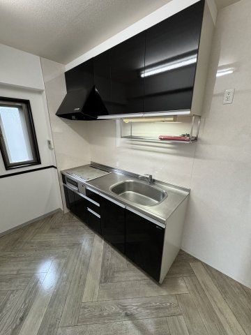 キッチン　※別号室の写真となります。