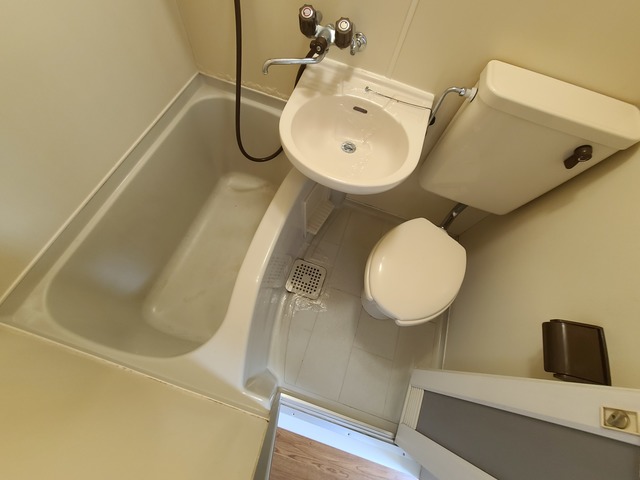 バス・シャワールーム　湯船に浸かりしっかり疲れを癒して下さい