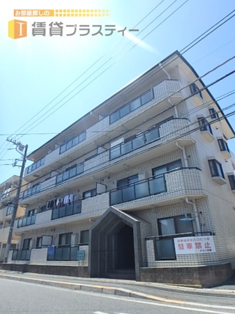 建物外観　ラーメン街道とはここの事。　誘惑の多い生活を・・