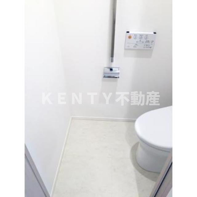 トイレ　落ち着いた色調のトイレです