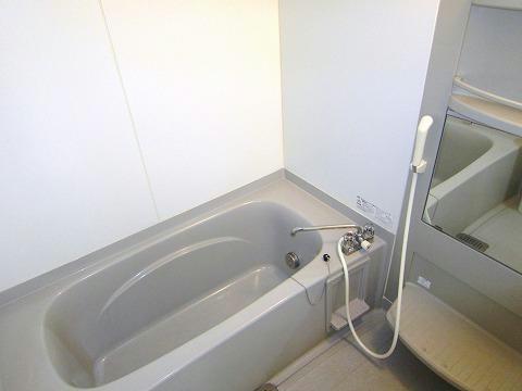 バス・シャワールーム　室内写真は別部屋の写真です。