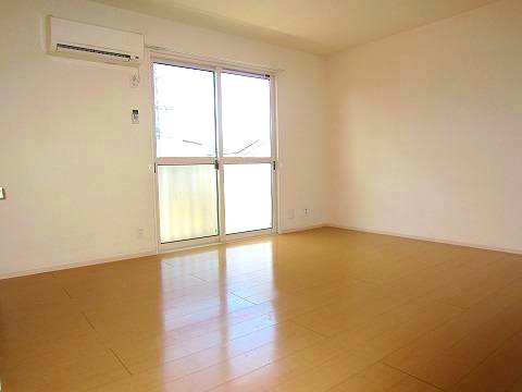 居室・リビング　室内写真は別部屋の写真です。