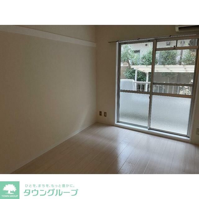 居室・リビング　※同建物別号室別タイプ参考写真です