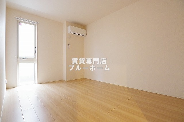 その他部屋・スペース　6.4帖の明るい洋室！