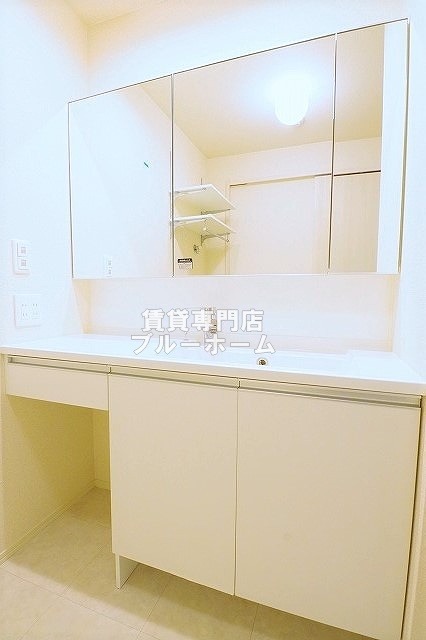 洗面設備　広くて使いやすい洗面台！