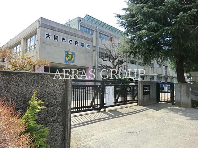 小学校　松戸市立常盤平第一小学校（小学校）まで619m