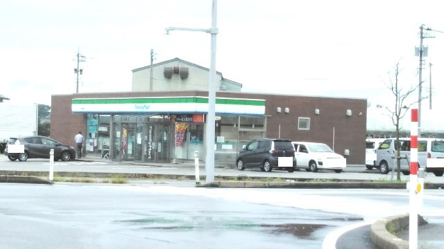 コンビニ　ファミリーマート（コンビニ）まで1415m