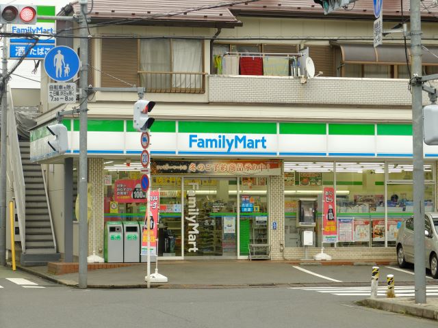 コンビニ　ファミリーマート（コンビニ）まで380m