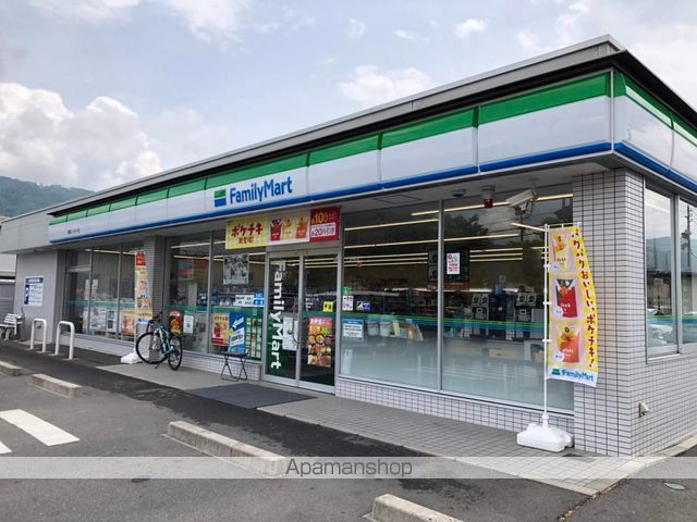 コンビニ　ファミリーマート諏訪インター店（コンビニ）まで300m