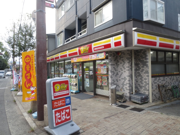 コンビニ　ヤマザキデイリーストアー 崇徳院店（コンビニ）まで400m