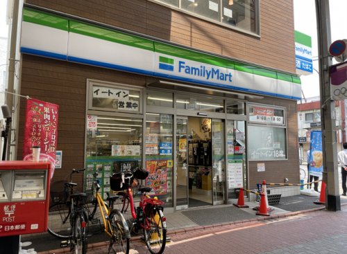 コンビニ　ファミリーマート　大田区雑色駅前店（コンビニ）まで376m