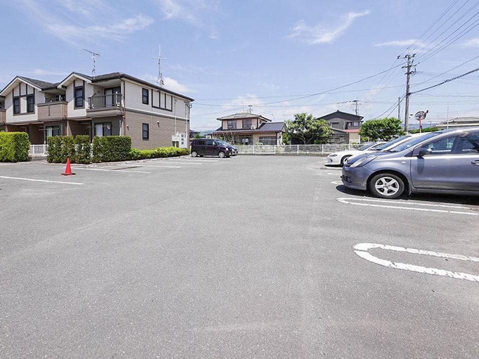 エントランス　駐車場
