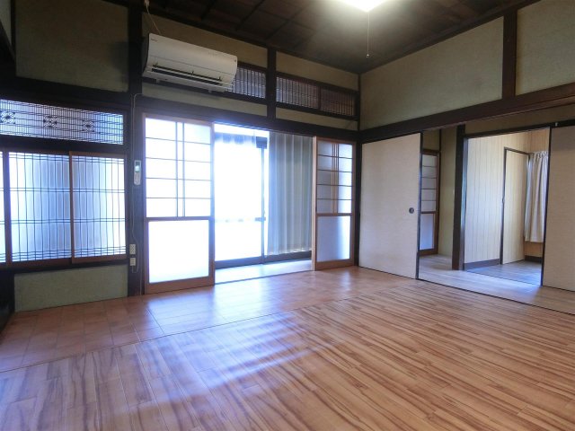 その他部屋・スペース　和室8帖は各部屋への導線も良く広々としたお部屋♪