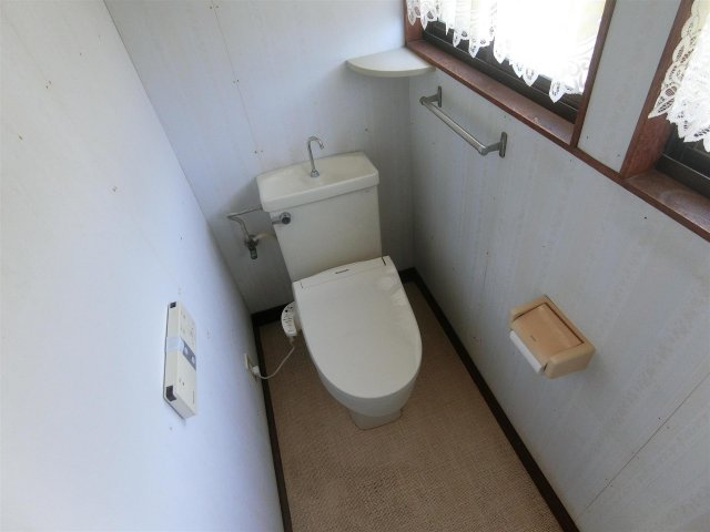 トイレ　ウォシュレット付きの洋式トイレです♪