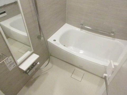 バス・シャワールーム　ご家族や長時間入浴に便利な追い炊き機能付きです♪