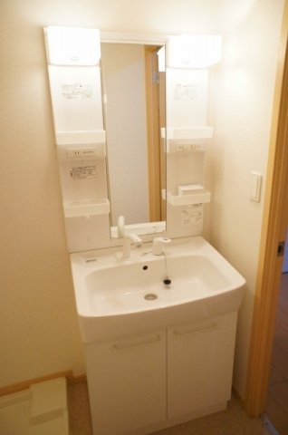 洗面設備　コンパクトで使いやすい洗面所