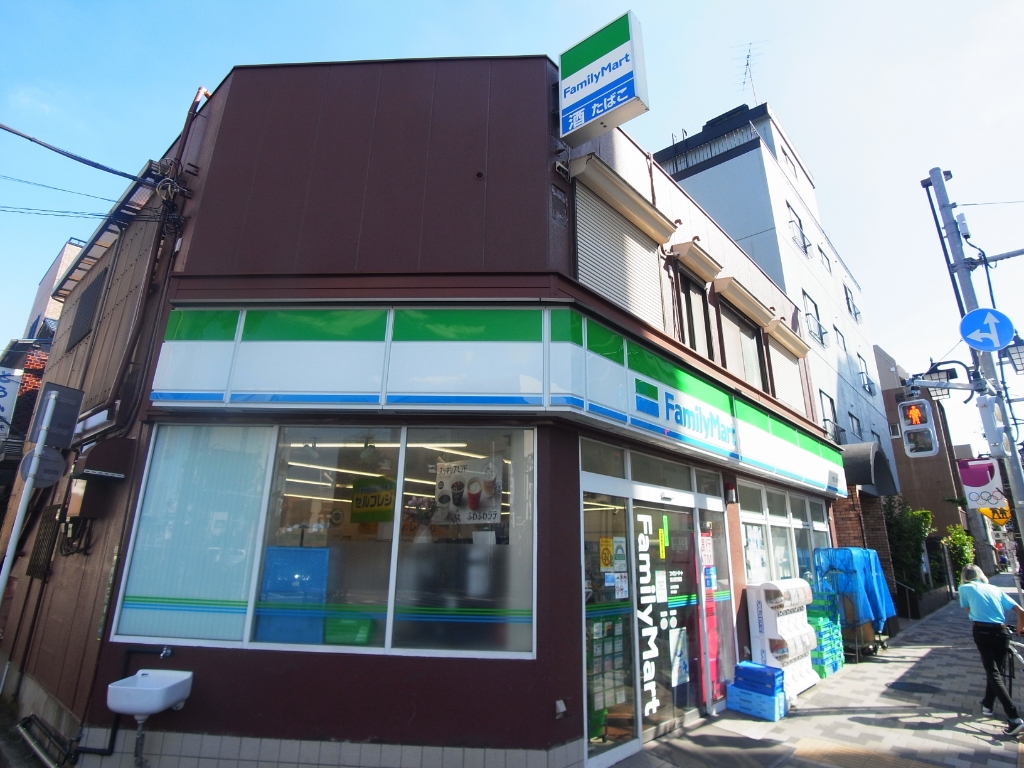 コンビニ　ファミリーマート 荒川尾竹橋店（コンビニ）まで525m